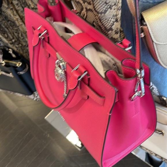 MICHAEL KORS HAMILTON MEDIUM SATCHEL
COLOR: Electric Pink
NWT - Picture 4 of 16